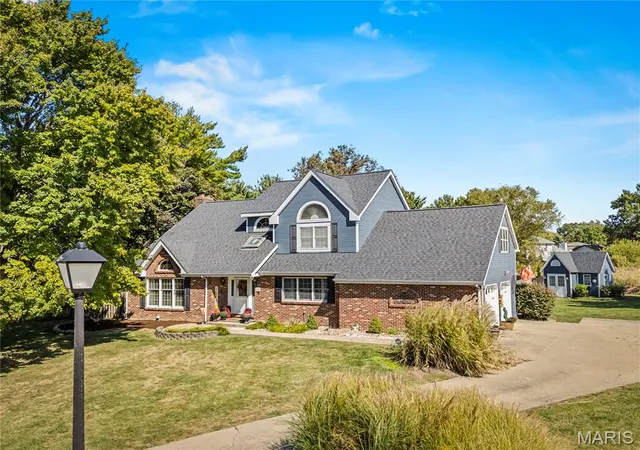 Photo 2 of Sale Pending at 26 Huntwood Ct, Swansea, IL 62226 | MLS# MIS26065082 | Listing updated on 2026-10-17