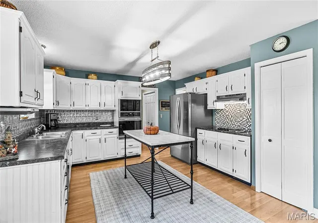 Photo 3 of Sale Pending at 26 Huntwood Ct, Swansea, IL 62226 | MLS# MIS26065082 | Listing updated on 2026-10-17