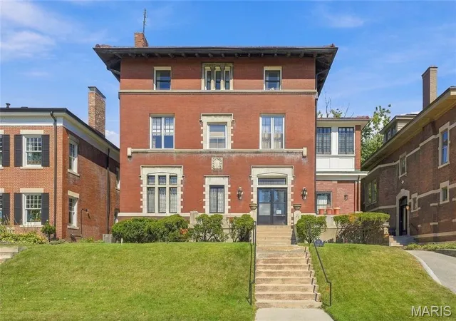 Photo 1 of Single family home for sale at 57 Kingsbury Pl, Saint Louis, MO 63112 | MLS# MIS26065085 | Listing updated on 2026-10-18