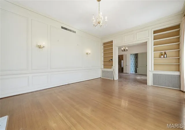 Photo 4 of Single family home for sale at 57 Kingsbury Pl, Saint Louis, MO 63112 | MLS# MIS26065085 | Listing updated on 2026-10-18