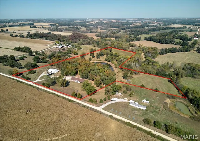 Photo 2 of Single family home for sale at 15102 Pike 317, Bowling Green, MO 63334 | MLS# MIS26065089 | Listing updated on 2026-10-09