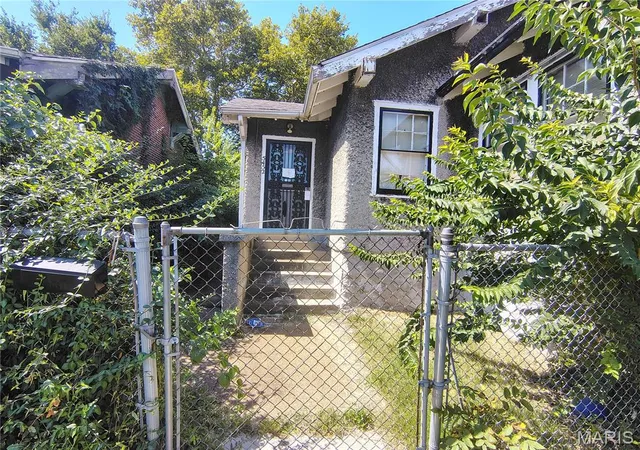 Photo 2 of Single family home for sale at 5452 W Florissant Ave, Saint Louis, MO 63120 | MLS# MIS26065093 | Listing updated on 2026-10-09