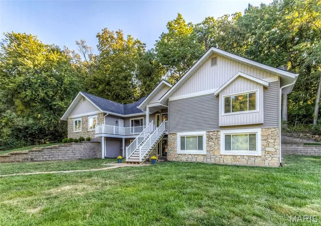 Photo 2 of Single family home for sale at 1723 Millstream Dr, Chesterfield, MO 63017 | MLS# MIS26065094 | Listing updated on 2026-10-10