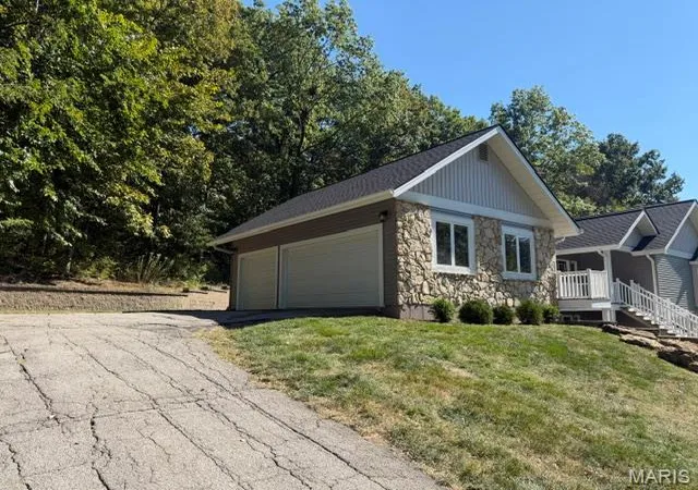 Photo 3 of Single family home for sale at 1723 Millstream Dr, Chesterfield, MO 63017 | MLS# MIS26065094 | Listing updated on 2026-10-11