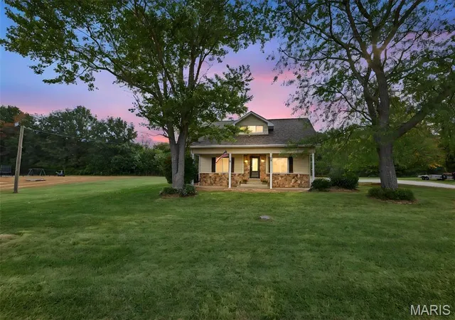 Photo 1 of Single family home for sale at 278 Canadian Dr, Staunton, IL 62088 | MLS# MIS26065095 | Listing updated on 2026-10-10
