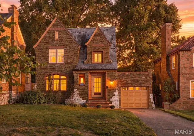 Photo 1 of Single family home for sale at 7332 Huntington Dr, Saint Louis, MO 63121 | MLS# MIS26065096 | Listing updated on 2026-10-22