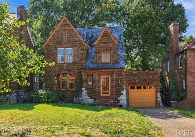 Photo 2 of Single family home for sale at 7332 Huntington Dr, Saint Louis, MO 63121 | MLS# MIS26065096 | Listing updated on 2026-10-22
