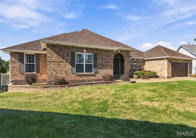 Photo 3 of Single family home for sale at 17 White Dove Ct, O Fallon, MO 63368 | MLS# MIS26065097 | Listing updated on 2026-10-20
