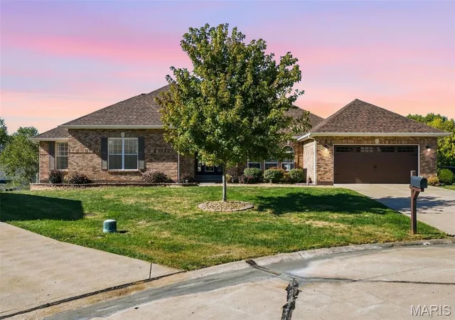 Photo 2 of Single family home for sale at 17 White Dove Ct, O Fallon, MO 63368 | MLS# MIS26065097 | Listing updated on 2026-10-20