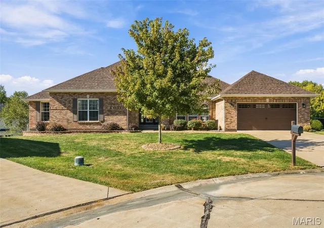 Photo 3 of Single family home for sale at 17 White Dove Ct, O Fallon, MO 63368 | MLS# MIS26065097 | Listing updated on 2026-10-20