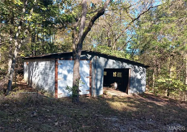Photo 3 of Single family home for sale at 554 Point Rd, Farmington, MO 63640 | MLS# MIS26065104 | Listing updated on 2026-10-09