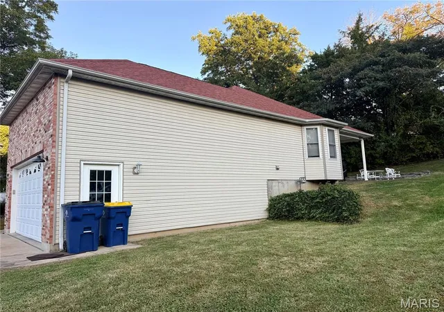 Photo 2 of Single family home for sale at 1274 Jonathan Ct, Washington, MO 63090 | MLS# MIS26065109 | Listing updated on 2026-10-19