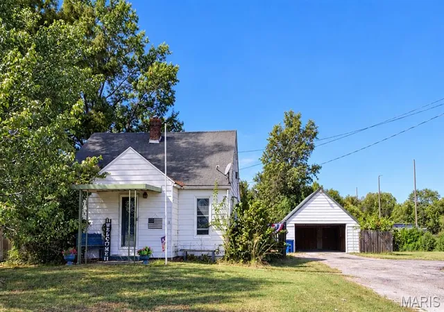 Photo 1 of Single family home for sale at 1367 S Washington, Du Quoin, IL 62832 | MLS# MIS26065115 | Listing updated on 2026-10-11