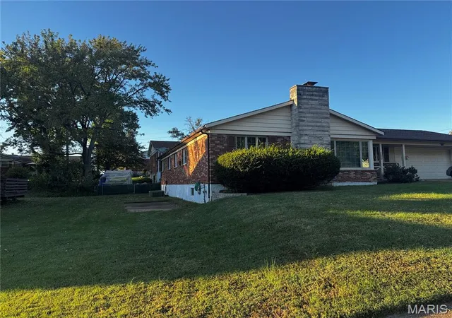 Photo 1 of Sale Pending at 1665 Zurich Dr, Florissant, MO 63031 | MLS# MIS26065117 | Listing updated on 2026-10-29