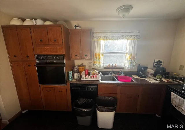 Photo 3 of Sale Pending at 1665 Zurich Dr, Florissant, MO 63031 | MLS# MIS26065117 | Listing updated on 2026-10-29