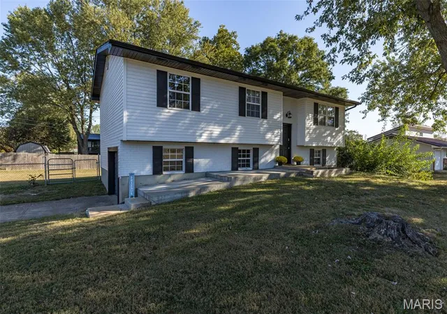 Photo 1 of Single family home for sale at 601 Louise St, Farmington, MO 63640 | MLS# MIS26065124 | Listing updated on 2026-10-09