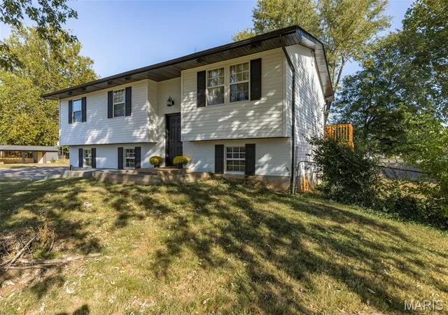 Photo 2 of Single family home for sale at 601 Louise St, Farmington, MO 63640 | MLS# MIS26065124 | Listing updated on 2026-10-09