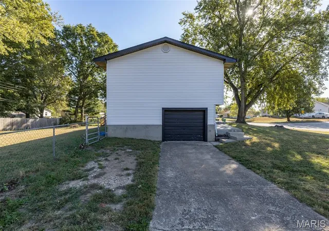 Photo 3 of Single family home for sale at 601 Louise St, Farmington, MO 63640 | MLS# MIS26065124 | Listing updated on 2026-10-09