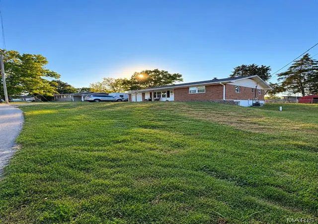 Photo 3 of Single family home for sale at 6847 Circle Dr, Cedar Hill, MO 63016 | MLS# MIS26065127 | Listing updated on 2026-10-10