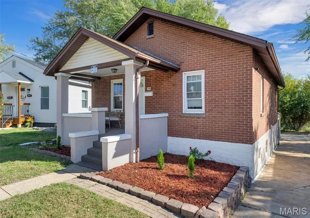 Photo 2 of Single family home for sale at 1406 Dammert Ave, Saint Louis, MO 63125 | MLS# MIS26065132 | Listing updated on 2026-10-28