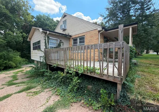 Photo 3 of Single family home for sale at 1021 Hawthorne Pkwy, Jefferson City, MO 65109 | MLS# MIS26065133 | Listing updated on 2026-10-12