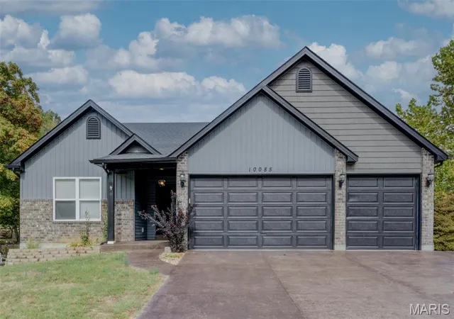 Single family home for sale at 10085 Waterford Dr, Hillsboro, MO 63050 | MLS# MIS26065135