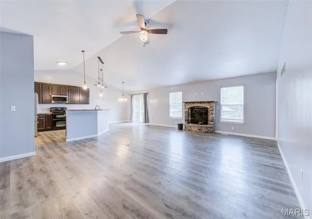 Photo 3 of Single family home for sale at 10085 Waterford Dr, Hillsboro, MO 63050 | MLS# MIS26065135 | Listing updated on 2026-10-19