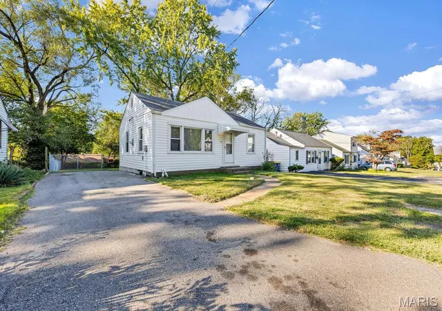 Photo 2 of Single family home for sale at 78 Reasor Dr, Saint Louis, MO 63135 | MLS# MIS26065137 | Listing updated on 2026-10-10