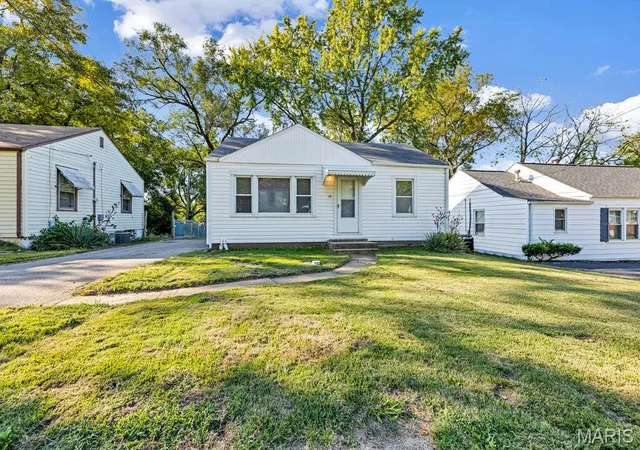 Photo 3 of Single family home for sale at 78 Reasor Dr, Saint Louis, MO 63135 | MLS# MIS26065137 | Listing updated on 2026-10-10