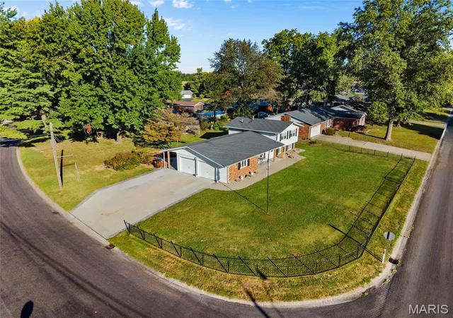 Photo 4 of Single family home for sale at 339 N Deneen St, Staunton, IL 62088 | MLS# MIS26065140 | Listing updated on 2026-10-09