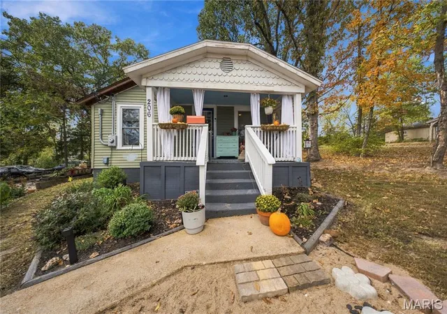 Single family home for sale at 206 S Walker Ave, Rolla, MO 65401 | MLS# MIS26065146