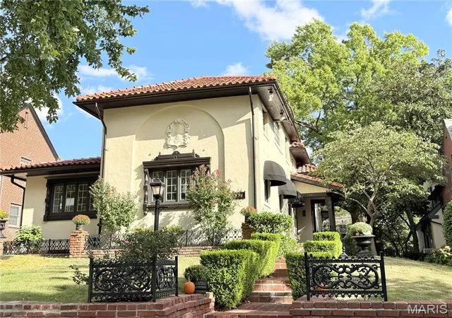 Single family home for sale at 456 Edgewood Dr, Saint Louis, MO 63105 | MLS# MIS26065147