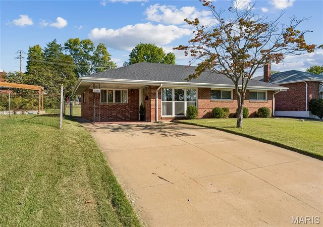 Photo 2 of Sale Pending at 7107 Heege Rd, Saint Louis, MO 63123 | MLS# MIS26065148 | Listing updated on 2026-10-21