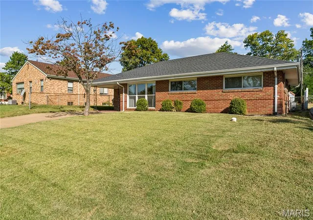 Photo 3 of Sale Pending at 7107 Heege Rd, Saint Louis, MO 63123 | MLS# MIS26065148 | Listing updated on 2026-10-21