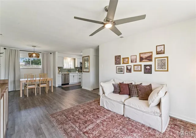 Photo 4 of Sale Pending at 7107 Heege Rd, Saint Louis, MO 63123 | MLS# MIS26065148 | Listing updated on 2026-10-21