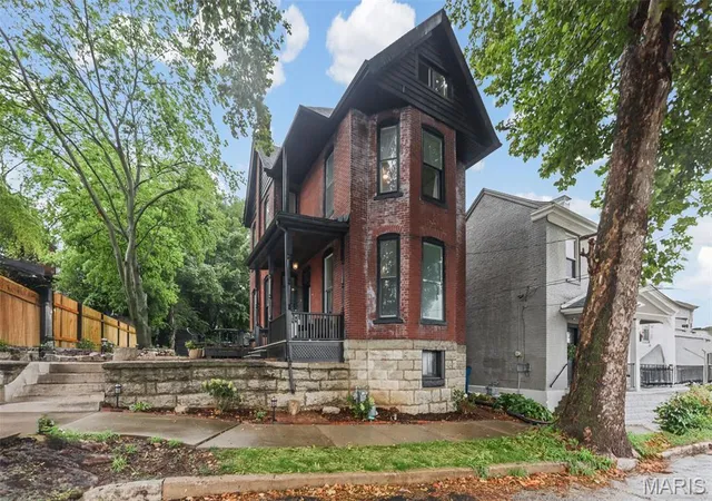 Photo 3 of Single family home for sale at 610 E 4th Street, Alton, IL 62002 | MLS# MIS26065154 | Listing updated on 2026-10-10