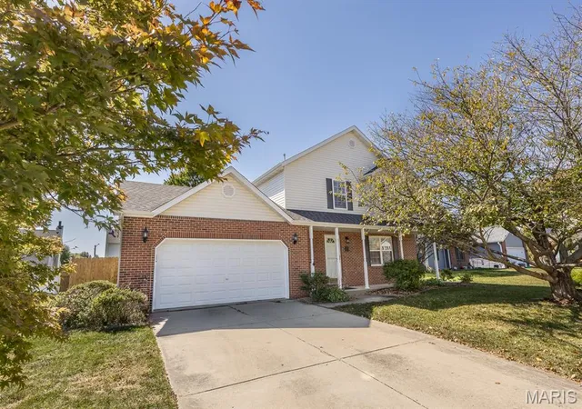 Photo 2 of Single family home for sale at 347 Logan Dr, O Fallon, IL 62269 | MLS# MIS26065155 | Listing updated on 2026-10-10