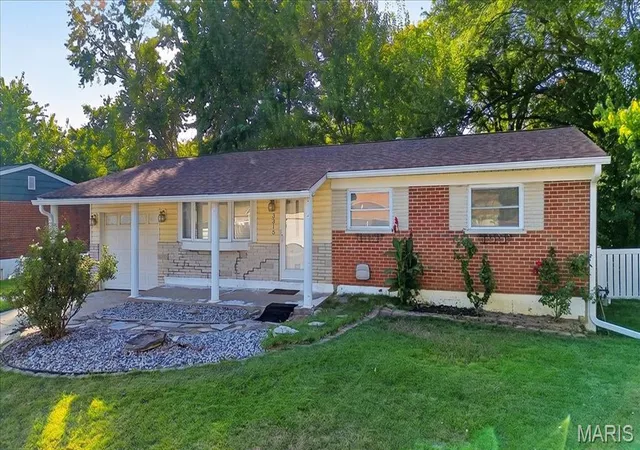 Photo 2 of Single family home for sale at 3315 Joyce Dr, Saint Charles, MO 63301 | MLS# MIS26065156 | Listing updated on 2026-10-18