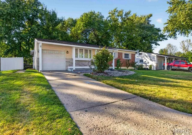 Photo 3 of Single family home for sale at 3315 Joyce Dr, Saint Charles, MO 63301 | MLS# MIS26065156 | Listing updated on 2026-10-18