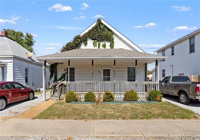 Single family home for sale at 21 W Penning Ave, Wood River, IL 62095 | MLS# MIS26065158