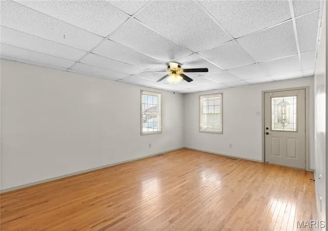 Photo 3 of Single family home for sale at 21 W Penning Ave, Wood River, IL 62095 | MLS# MIS26065158 | Listing updated on 2026-10-19