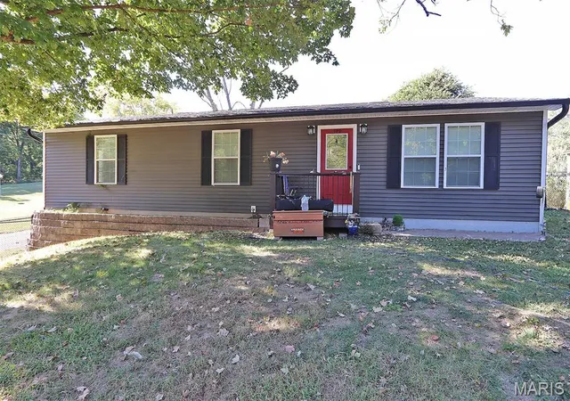 Single family home for sale at 389 Country Clb Dr, Cape Girardeau, MO 63701 | MLS# MIS26065161