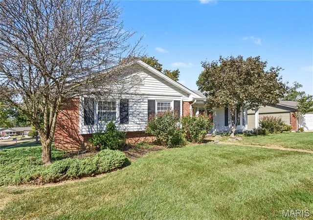 Photo 1 of Single family home for sale at 2311 Blue Hl Rd, Chesterfield, MO 63017 | MLS# MIS26065165 | Listing updated on 2026-10-09