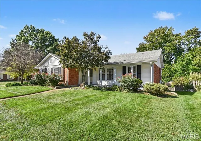 Photo 2 of Single family home for sale at 2311 Blue Hl Rd, Chesterfield, MO 63017 | MLS# MIS26065165 | Listing updated on 2026-10-09