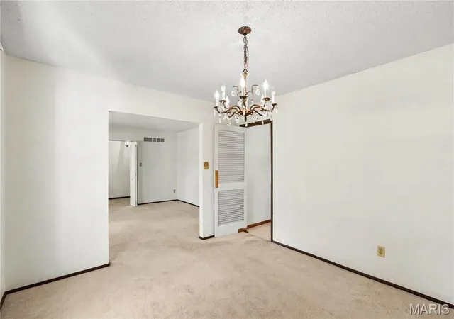 Photo 4 of Single family home for sale at 2311 Blue Hl Rd, Chesterfield, MO 63017 | MLS# MIS26065165 | Listing updated on 2026-10-09
