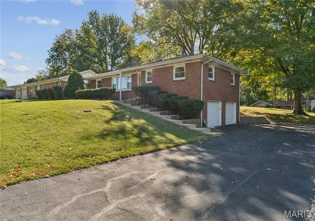 Photo 3 of Single family home for sale at 42 Dorchester Dr, Belleville, IL 62223 | MLS# MIS26065167 | Listing updated on 2026-10-19