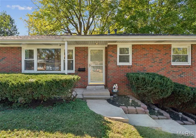 Photo 4 of Single family home for sale at 42 Dorchester Dr, Belleville, IL 62223 | MLS# MIS26065167 | Listing updated on 2026-10-19