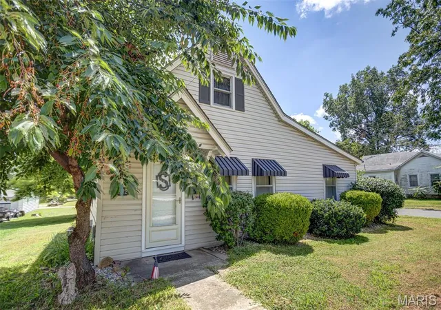 Photo 3 of Single family home for sale at 622 N Jackson St, Pittsfield, IL 62363 | MLS# MIS26065173 | Listing updated on 2026-10-09