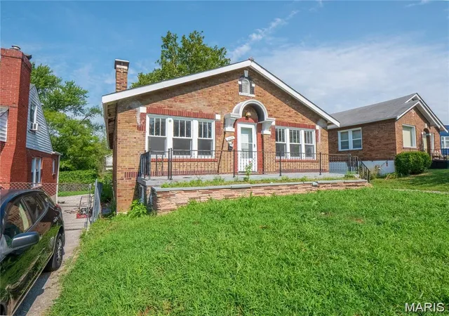 Photo 1 of Single family home for sale at 3529 Belaire Pl, Saint Louis, MO 63121 | MLS# MIS26065175 | Listing updated on 2026-10-09