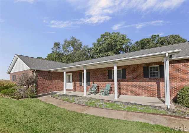 Photo 2 of Single family home for sale at 5723 Konarick Rd, Waterloo, IL 62298 | MLS# MIS26065177 | Listing updated on 2026-10-27